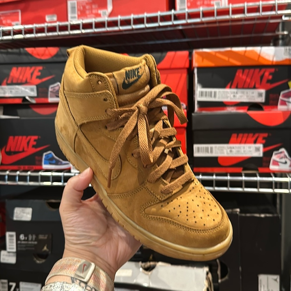 2016 Nike Dunk High “Flax” GS Sz 6Y